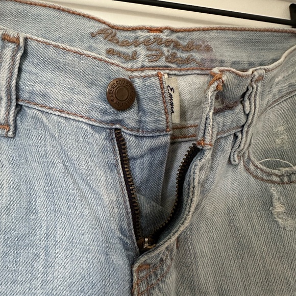 A&F Emma Low Rise Jeans - Picture 4 of 14